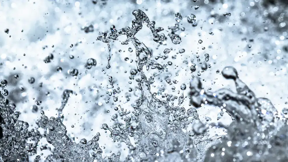 Demonstration of pure water fed pole system in action