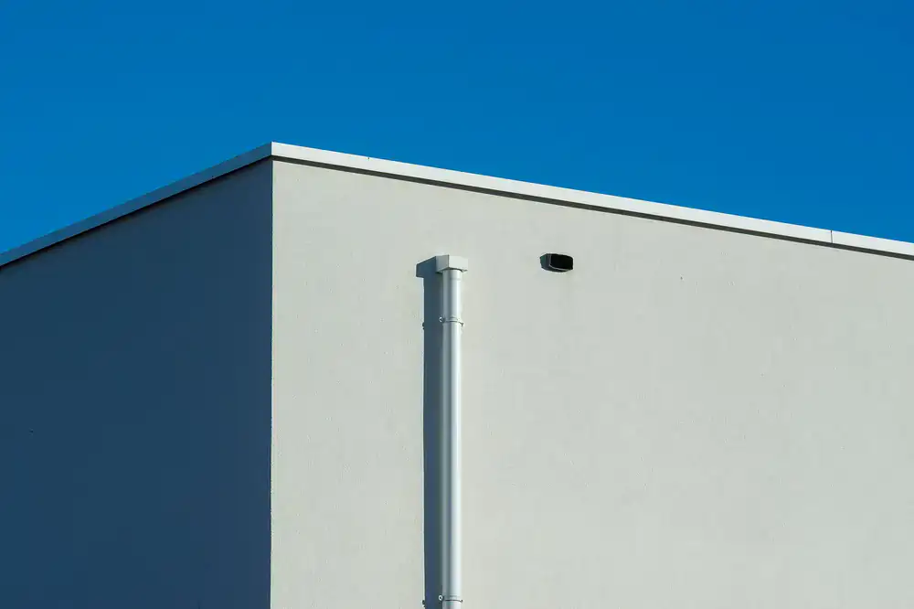 Clean and clear gutter channels